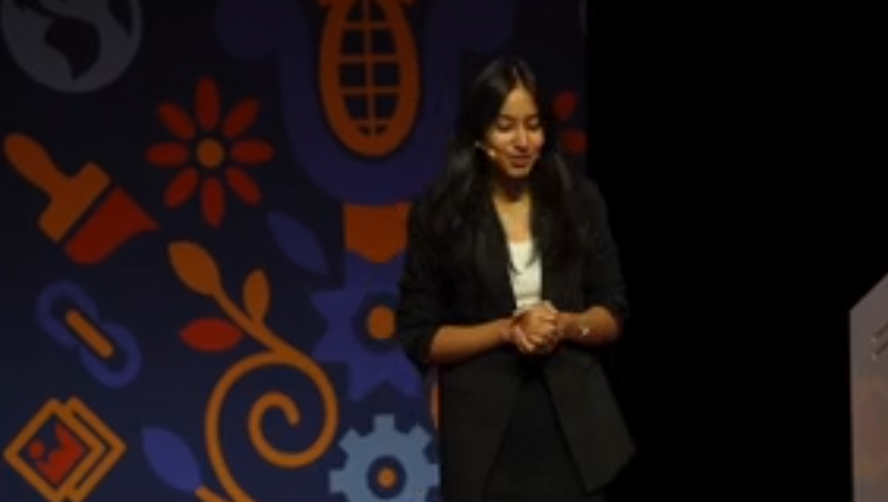 Screenshot mit der Präsentatorin Pooja Sanwal über die Bedeutung von Text im KI Zeitalter und der Dominanz von Video